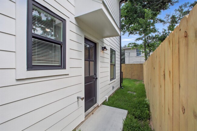 Building Photo - 4719 Mallow St