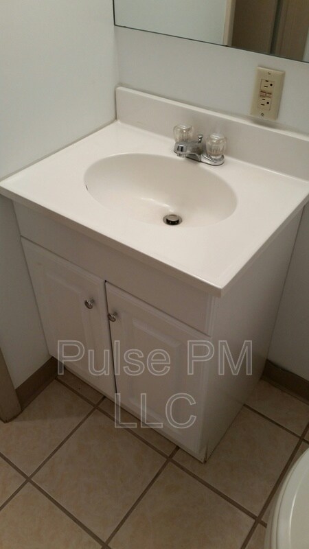 Building Photo - 112 E 5th St