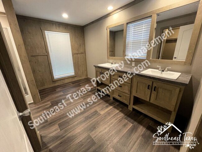 Building Photo - 4740 Ariola Ln