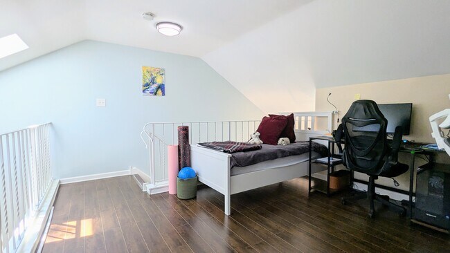 Building Photo - 319 Doral Ct