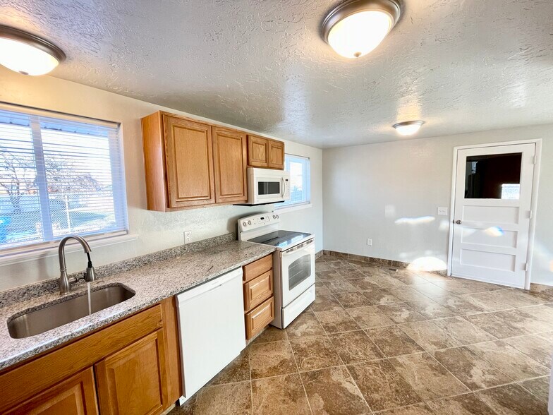 Building Photo - 564 W 5275 S