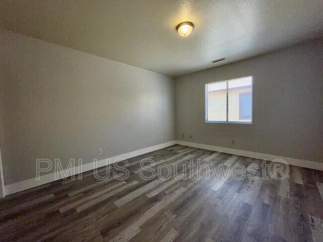 Building Photo - 8132 E Lakeshore Dr