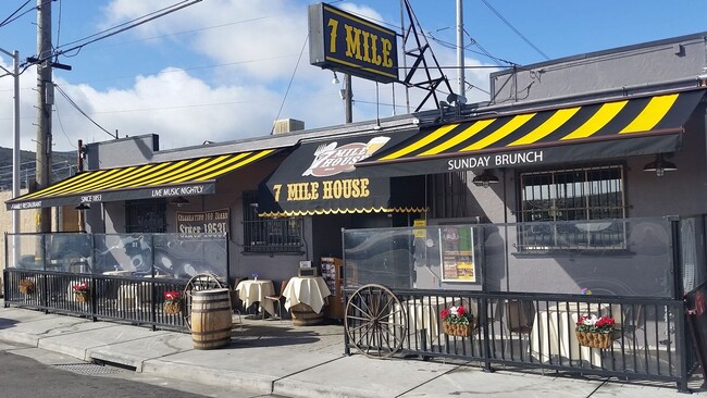 Building Photo - Spacious 3BR|2.5BA Home in the heart of Brisbane