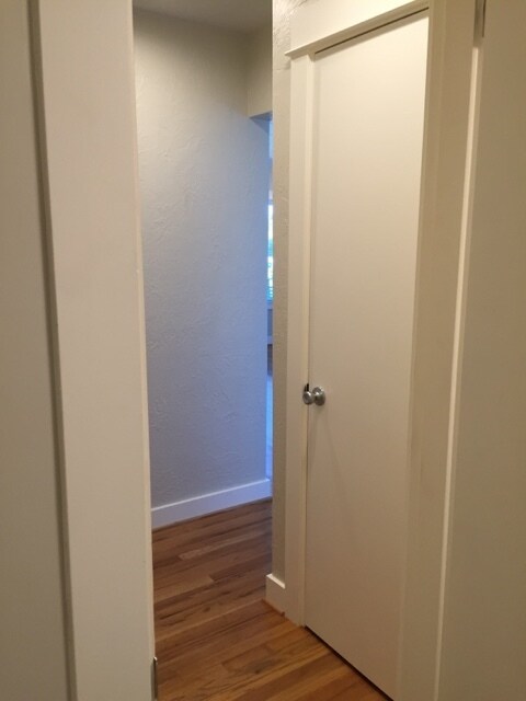 Building Photo - Remodel Hardwood Floors, Quartz, SS Appli,...