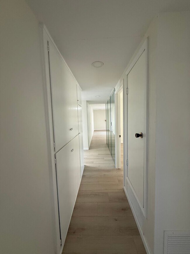 Building Photo - Remodeled - 3 bed, 2 bath single story home in Thousand Oaks