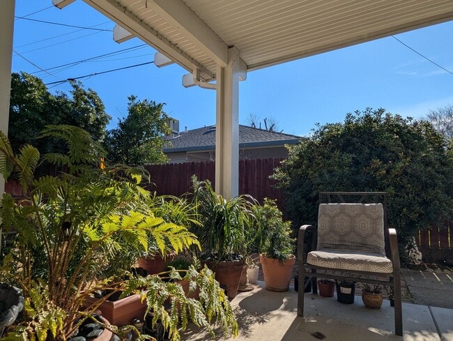 Building Photo - 257 Ironwood St