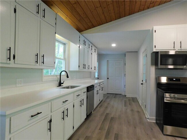 Building Photo - 183 Laurel Heights Dr