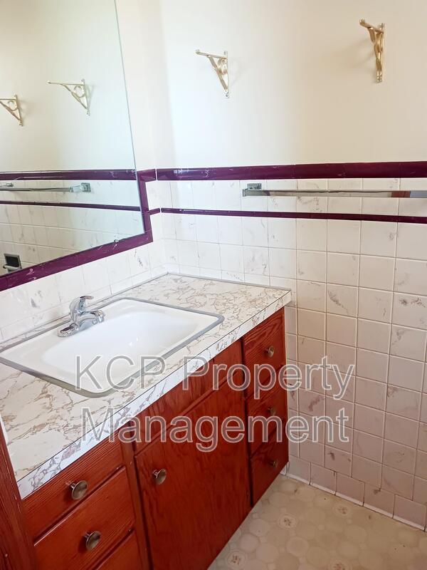 Building Photo - 600 Paw Paw Rd