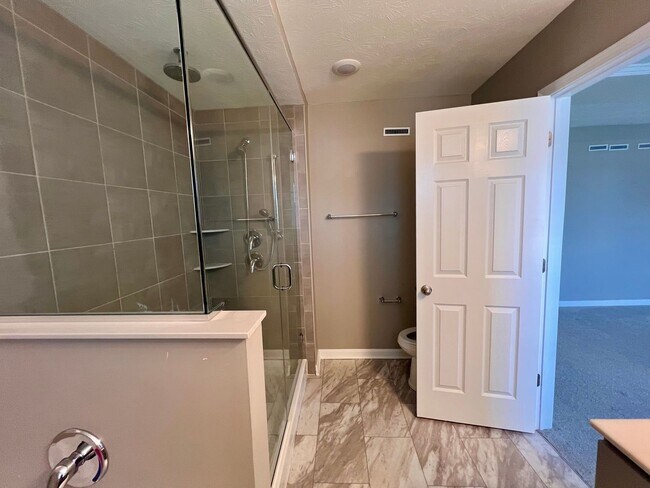 Building Photo - Imperial - 3 Bedroom 2.5 Bathroom - Large ...