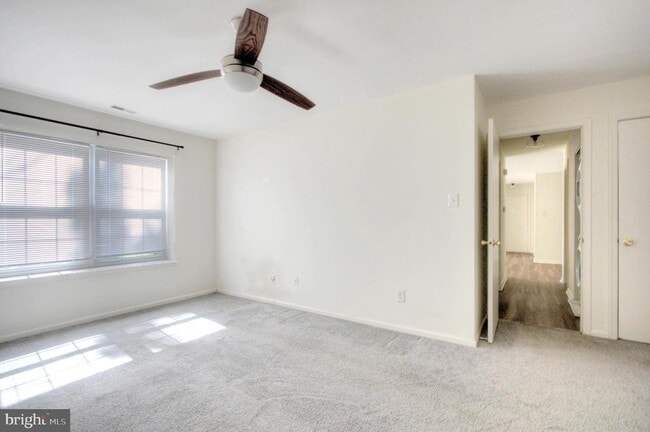 Building Photo - 1301 Hawthorne Ct