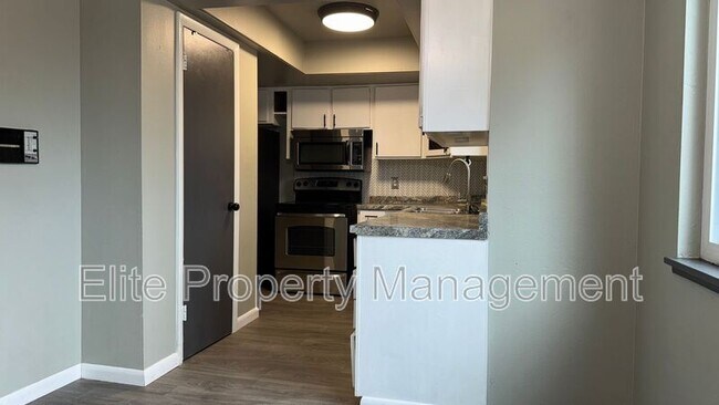 Building Photo - 4030 Ridge Dr