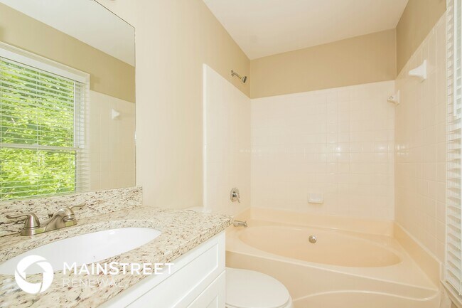 Building Photo - 3124 Green Valley Dr