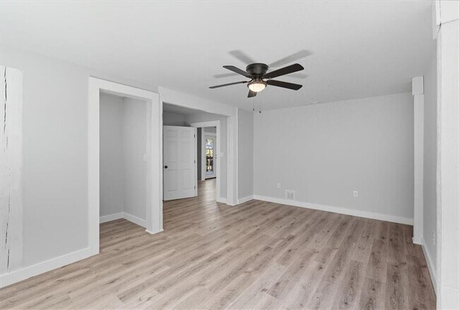 Building Photo - 96 Collins Rd