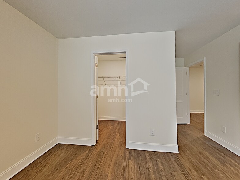 Building Photo - 154 Lindridge Dr NE