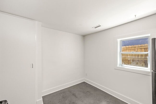 Building Photo - 611 S 14th St