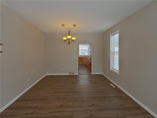 Building Photo - 15012 Viewcrest Ln