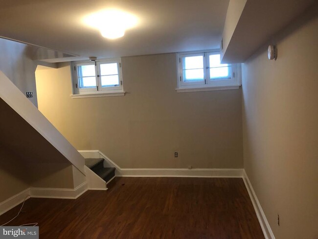 Building Photo - 1906 Fairmount Ave