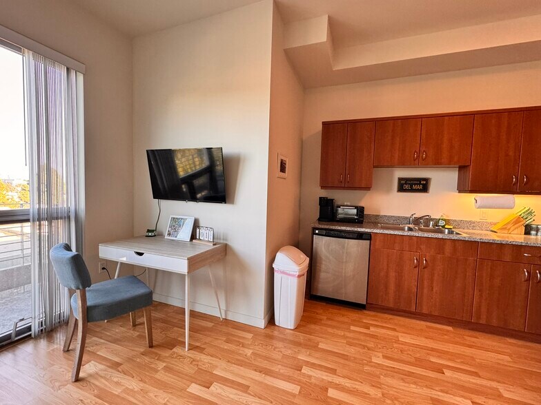 Building Photo - 889 Date St