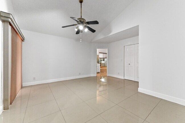 Building Photo - 5421 Helene Cir