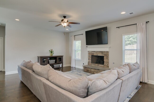 Building Photo - 147 Nesbit Dr