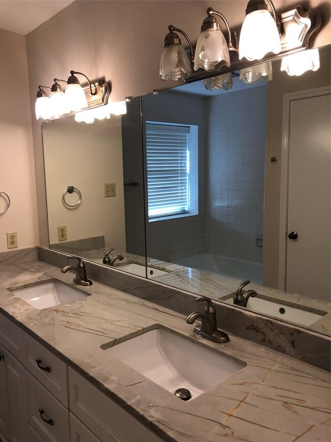 Building Photo - 2434 Hodges Bend Cir