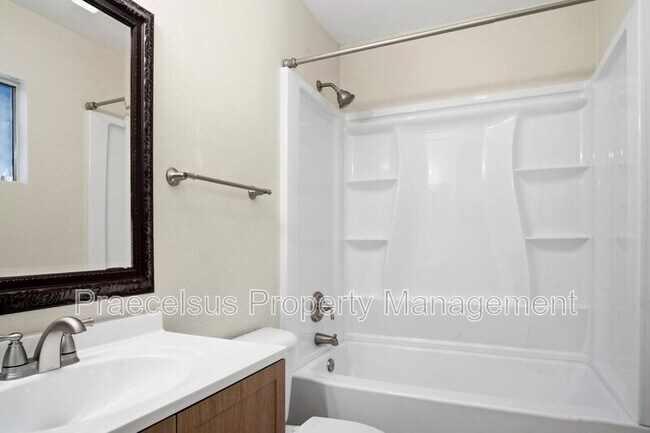 Building Photo - 3408 Clavelita St