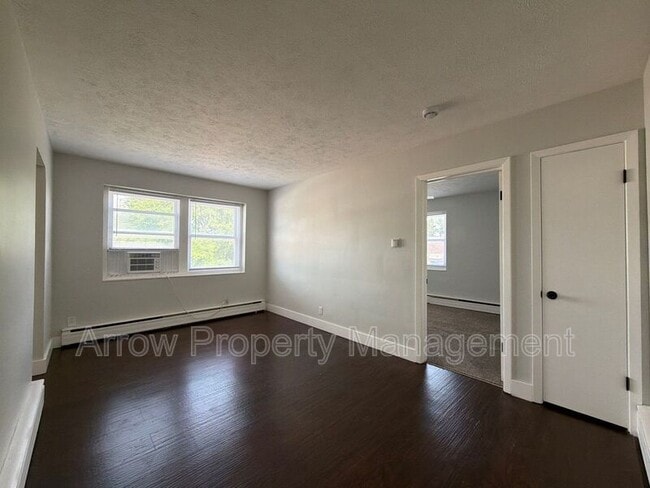 Building Photo - 1037 G St