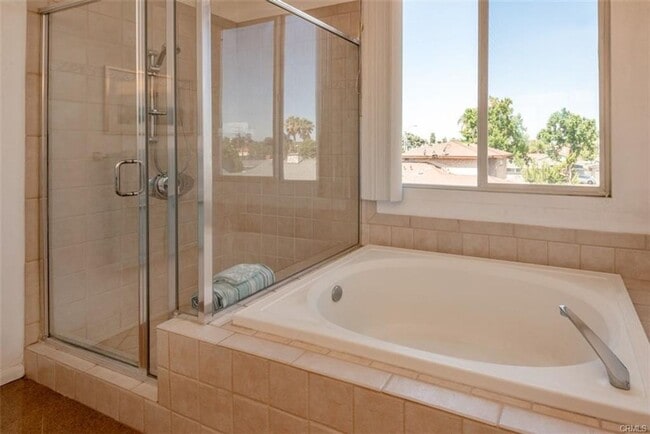 Building Photo - Executive Town Home in Central Torrance