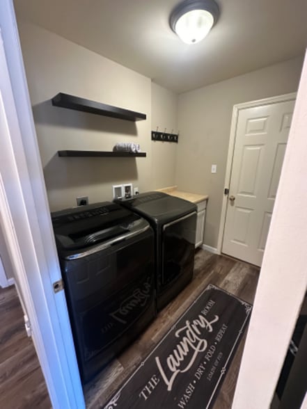 Building Photo - 1837 English Oak Dr