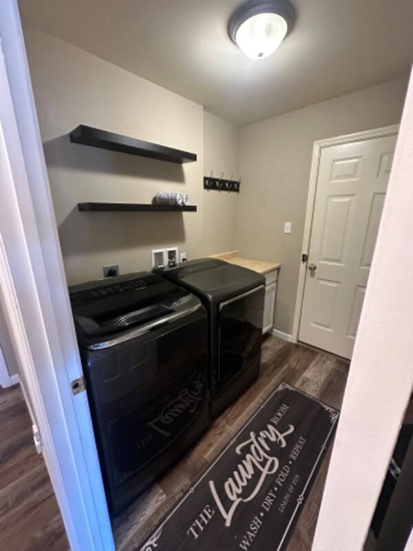 Building Photo - 1837 English Oak Dr