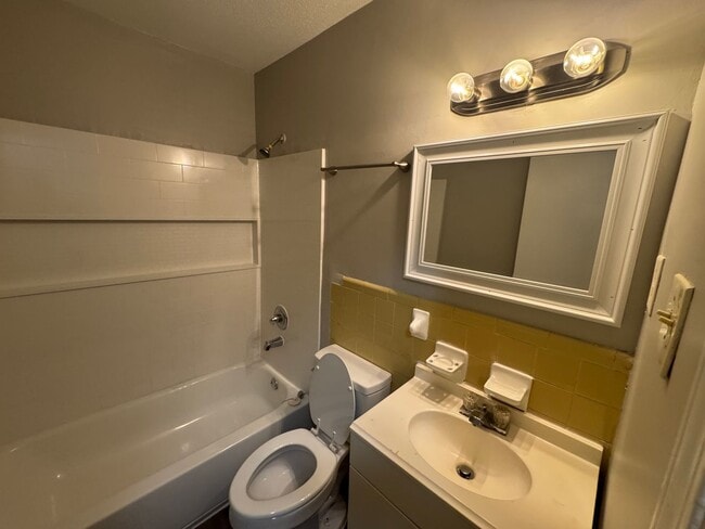 Building Photo - 3866 Castleman St