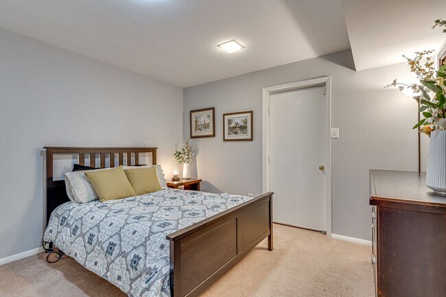 Building Photo - Spacious 4-bedroom home in West Springfield!