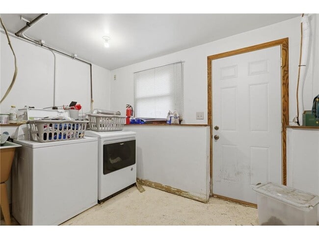 Building Photo - 3308 Roosevelt Ct NE