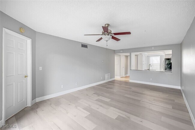 Building Photo - 15206 Parkside Dr