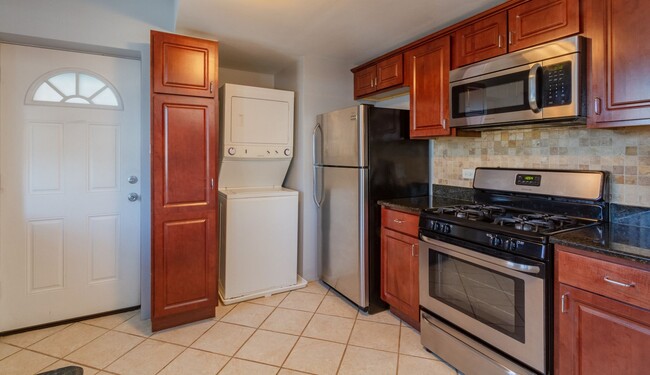 Building Photo - Peterson Park - Fully Updated 2-Bedroom / ...