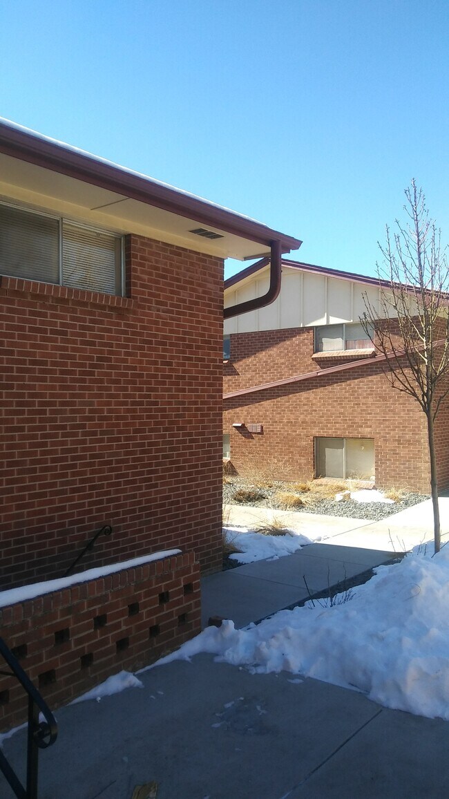 Building Photo - 5535 E Yale Ave
