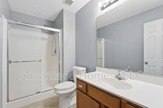 Building Photo - 11516 N Windsor Ave