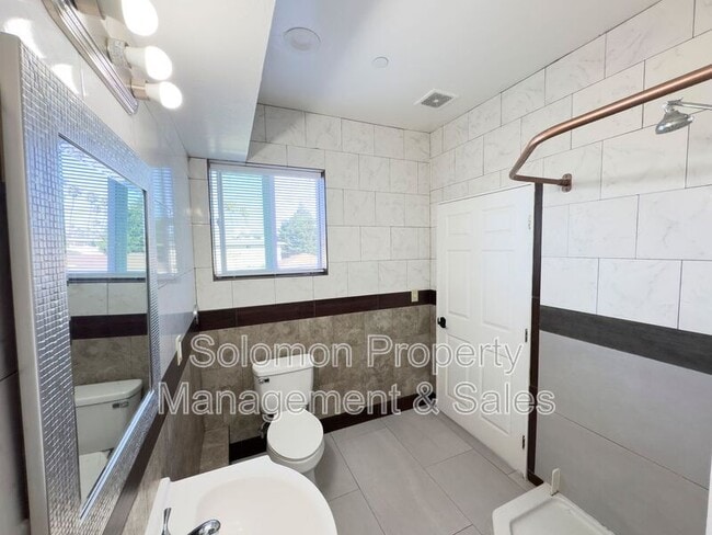 Building Photo - 2030 Broadway St