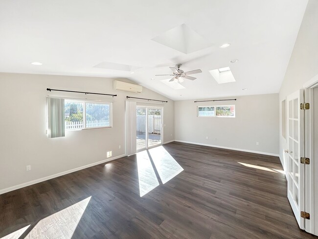 Building Photo - Beautiful 4BD/2BA W/ Attached Garage in Cl...
