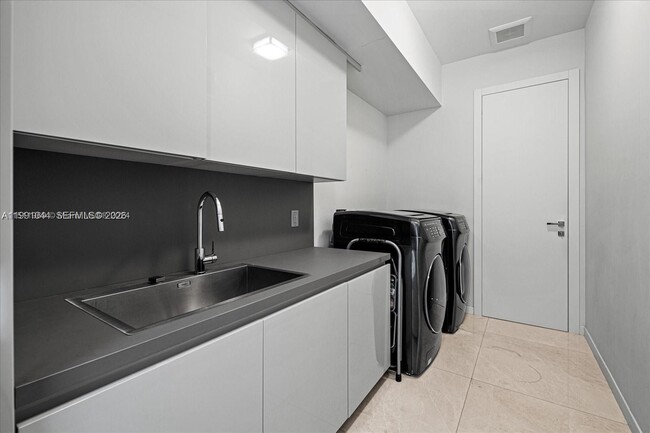 Building Photo - 3465 Meridian Ave