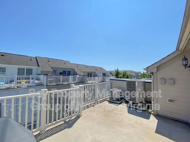 Building Photo - 4336 N Henderson Rd