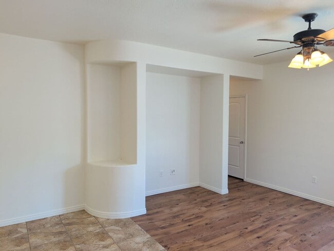 Building Photo - Easy Living in Coral Canyon! 3 Bedroom Home