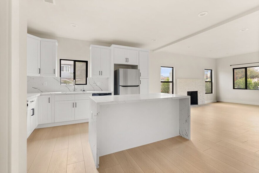 Building Photo - 5670 Lexington Ave