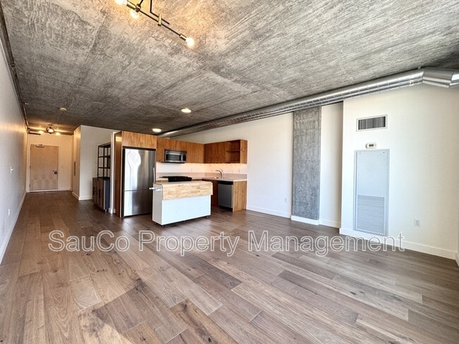 Building Photo - 1926 W Burnside St