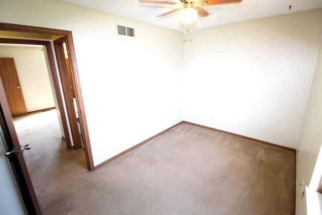 Building Photo - 2227 Teardrop Ave