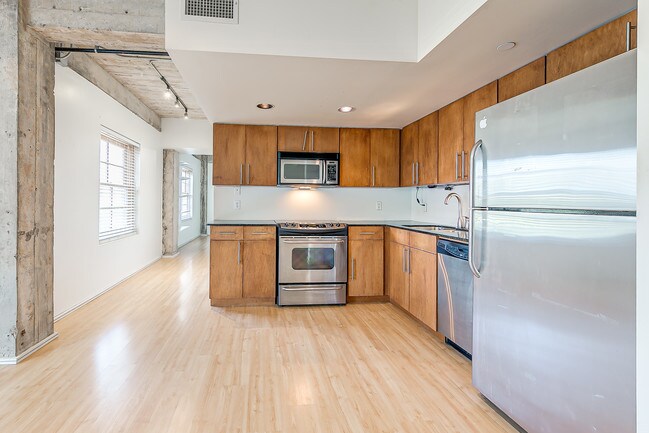 Primary Photo - 1209 N Harvey Ave