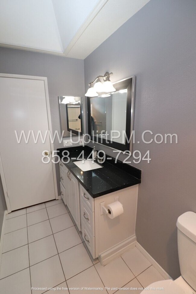 Building Photo - Large 3 Bedroom, 2 Bathroom Condo in Escondido