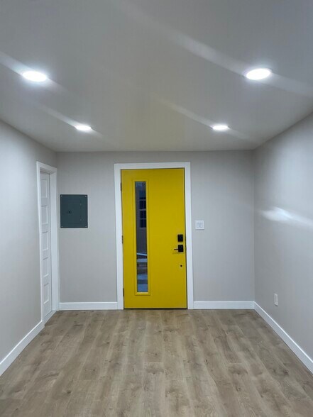 Building Photo - 4121 1/2 Supreme Ct
