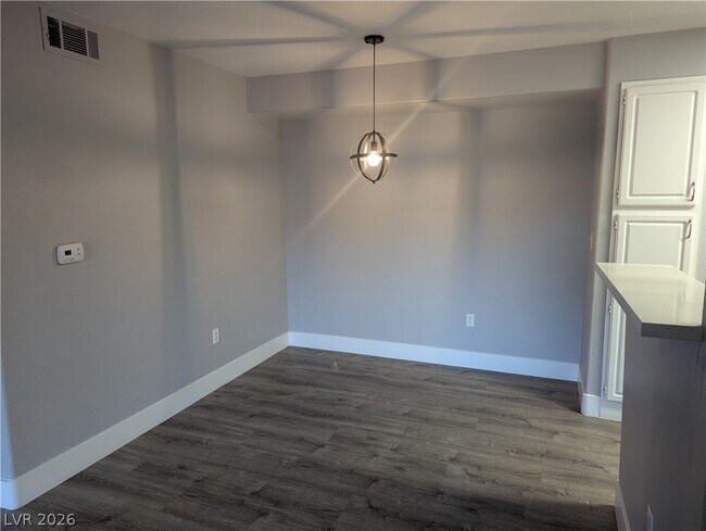Building Photo - 555 E Silverado Ranch Blvd