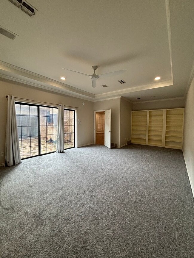 Building Photo - 5026 Bellaire Dr S